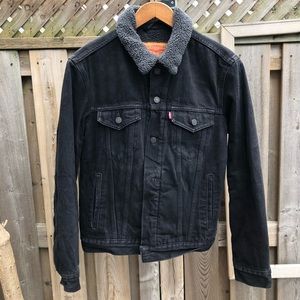 levi’s sherpa lined trucker jacket